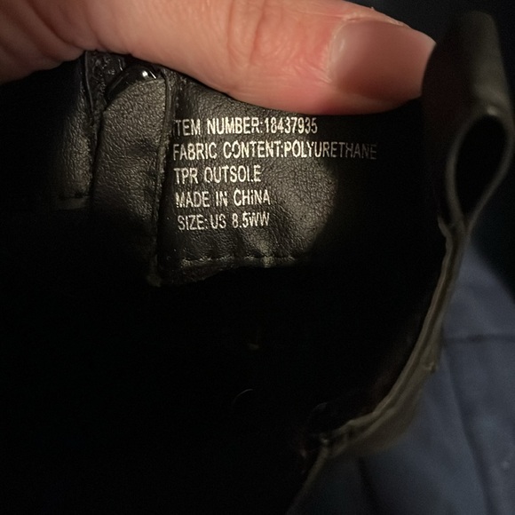 Black bootie with chunky heel - torrid - Picture 7 of 8